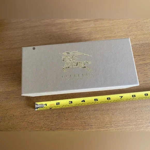 Burberry Box - Picture 5 of 7